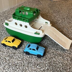 Green Toys | Ferry Boat w/ 2 Cars and Extendable Ramp | Bath Toy for Kids